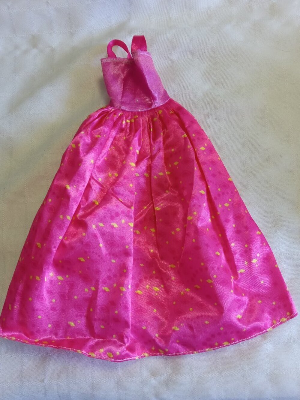 F - 2 Barbie dresses : 1 new and 1 with a strap to mend
